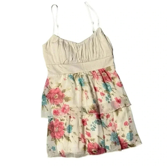 Rue21 Tops - Rue 21 Size Medium Floral Summer elegant and airy Top is perfect for sum…